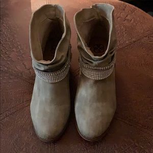 Daisy Fuentes Booties